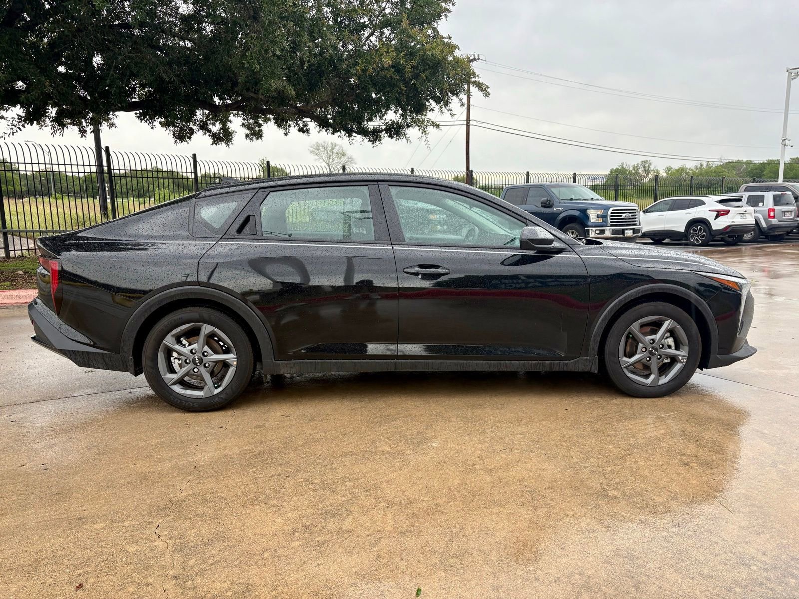 Used 2025 Kia K4 FWD image 2