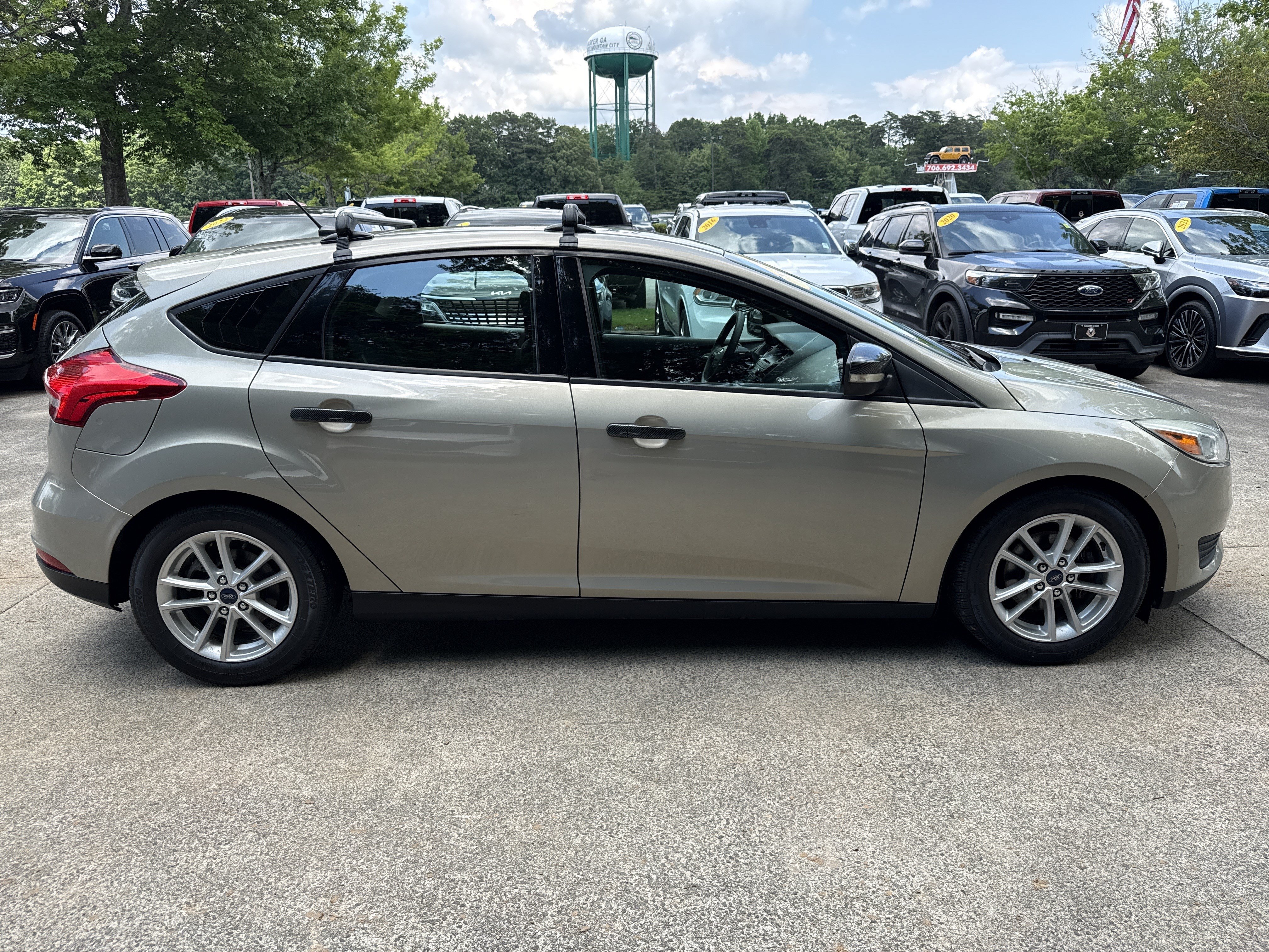 Used 2016 Ford Focus SE w/ SE Power Seat Package FWD image 8