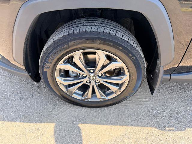 Used 2023 Toyota RAV4 XLE Premium AWD/4WD image 5