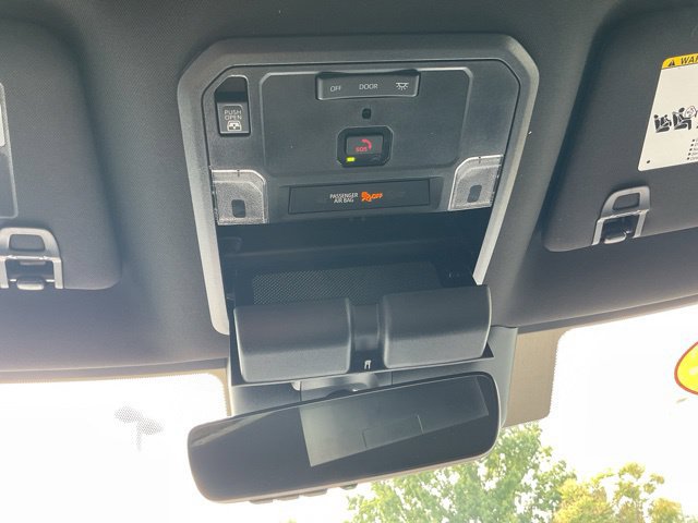 Used 2025 Toyota Tundra Limited AWD/4WD image 31