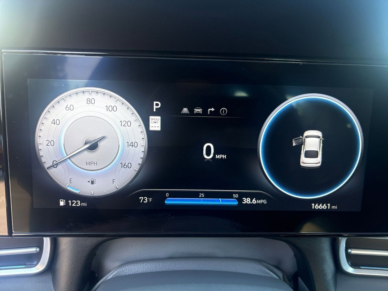 Used 2025 Hyundai Elantra SEL image 41