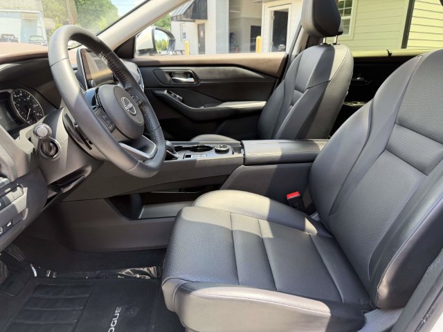 Used 2023 Nissan Rogue SV w/ SV Premium B Package AWD/4WD image 16