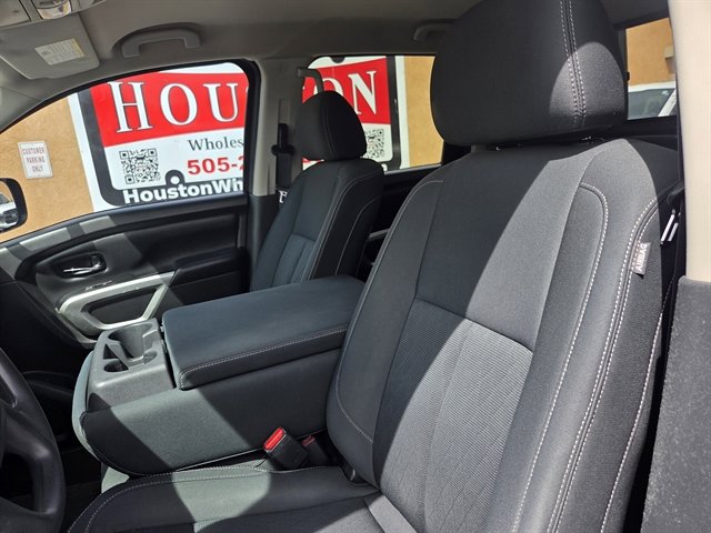 Used 2017 Nissan Titan SV AWD/4WD image 7