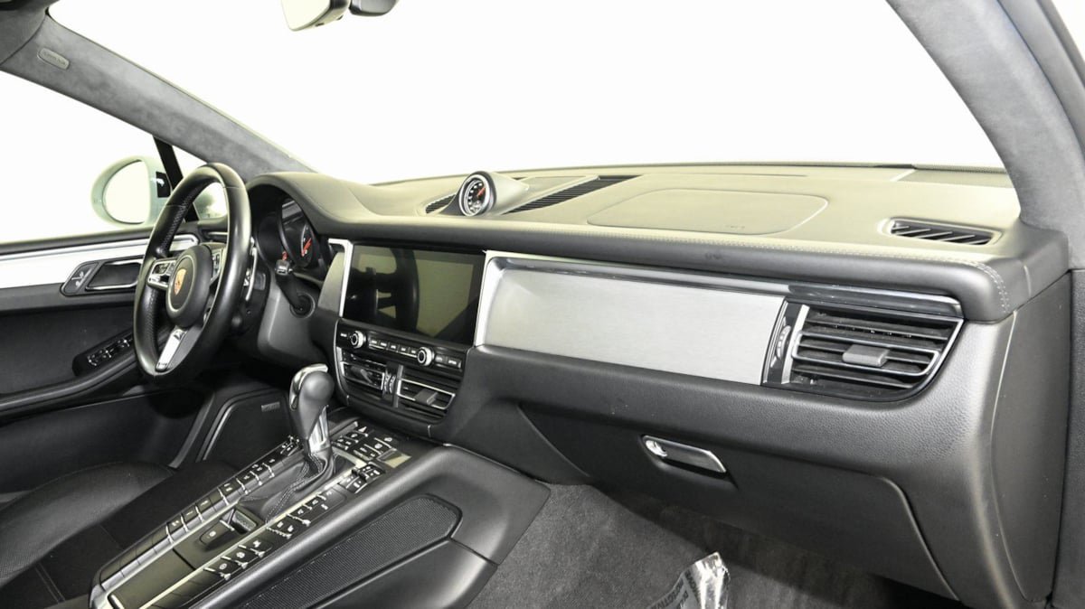 Used 2021 Porsche Macan Turbo w/ Premium Package Plus (PF0) image 38