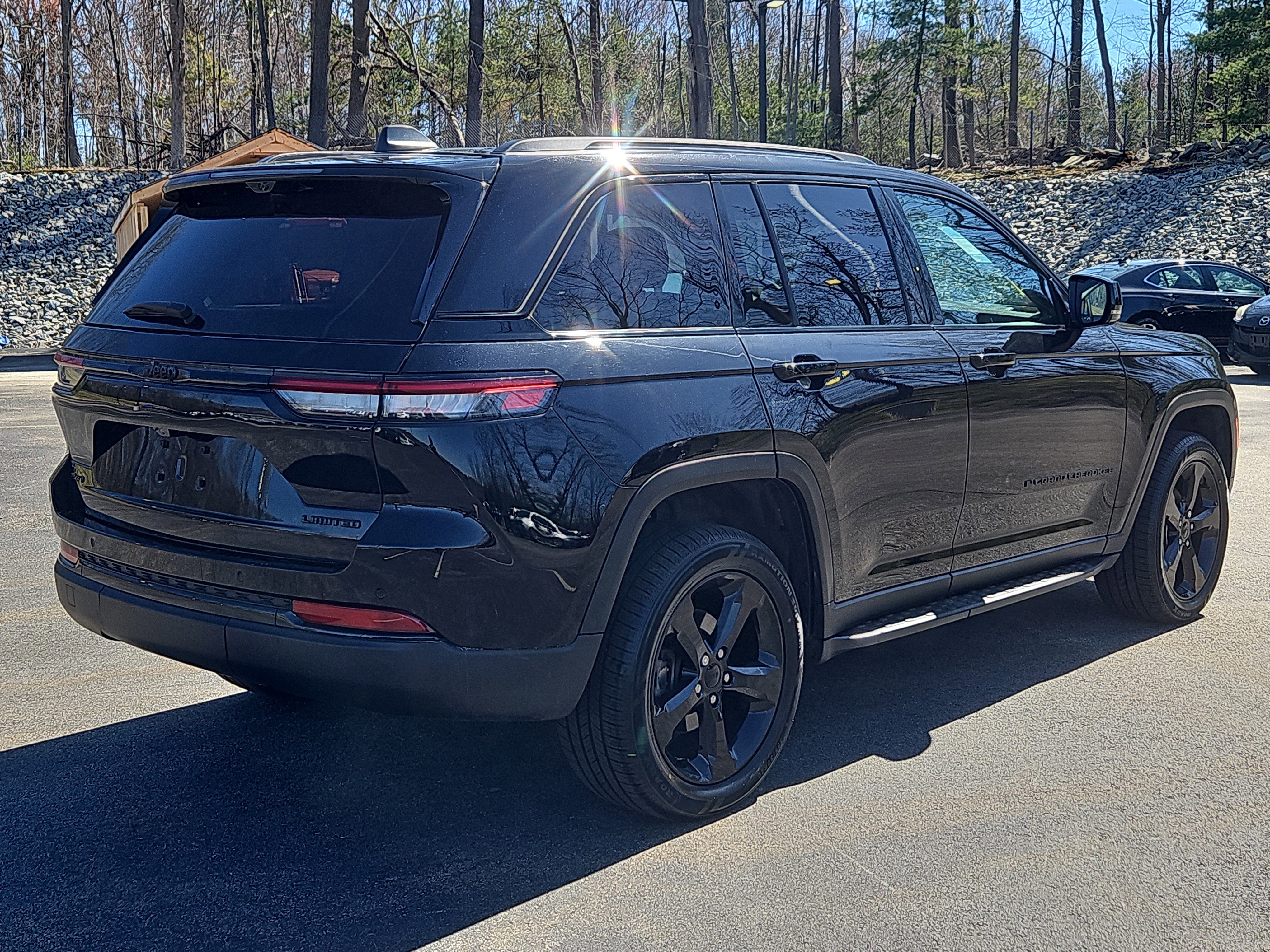 Used 2023 Jeep Grand Cherokee Limited w/ Luxury Tech Group II image 2