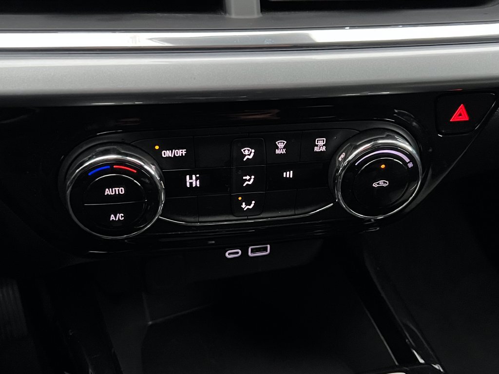 Used 2025 Chevrolet Trax LT FWD image 25