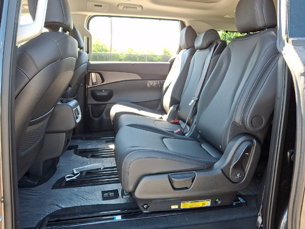New 2026 Kia Carnival SX w/ SX Dark Edition Package FWD image 5