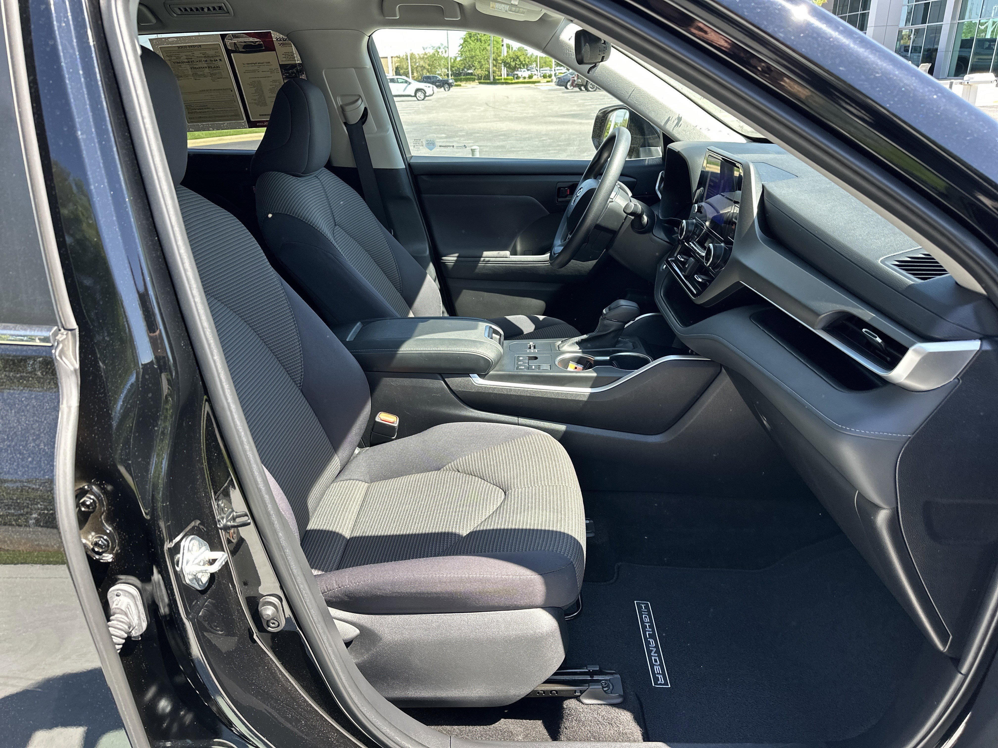 Used 2023 Toyota Highlander L FWD image 33