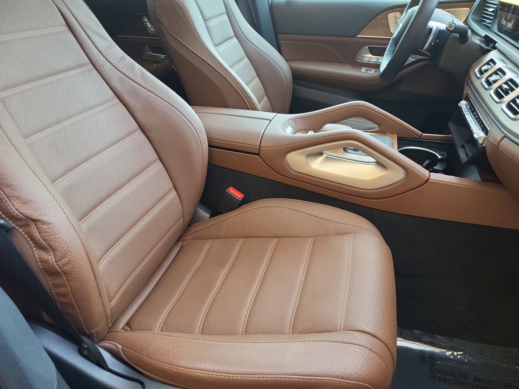 Used 2024 Mercedes-Benz GLS 450 4MATIC image 13