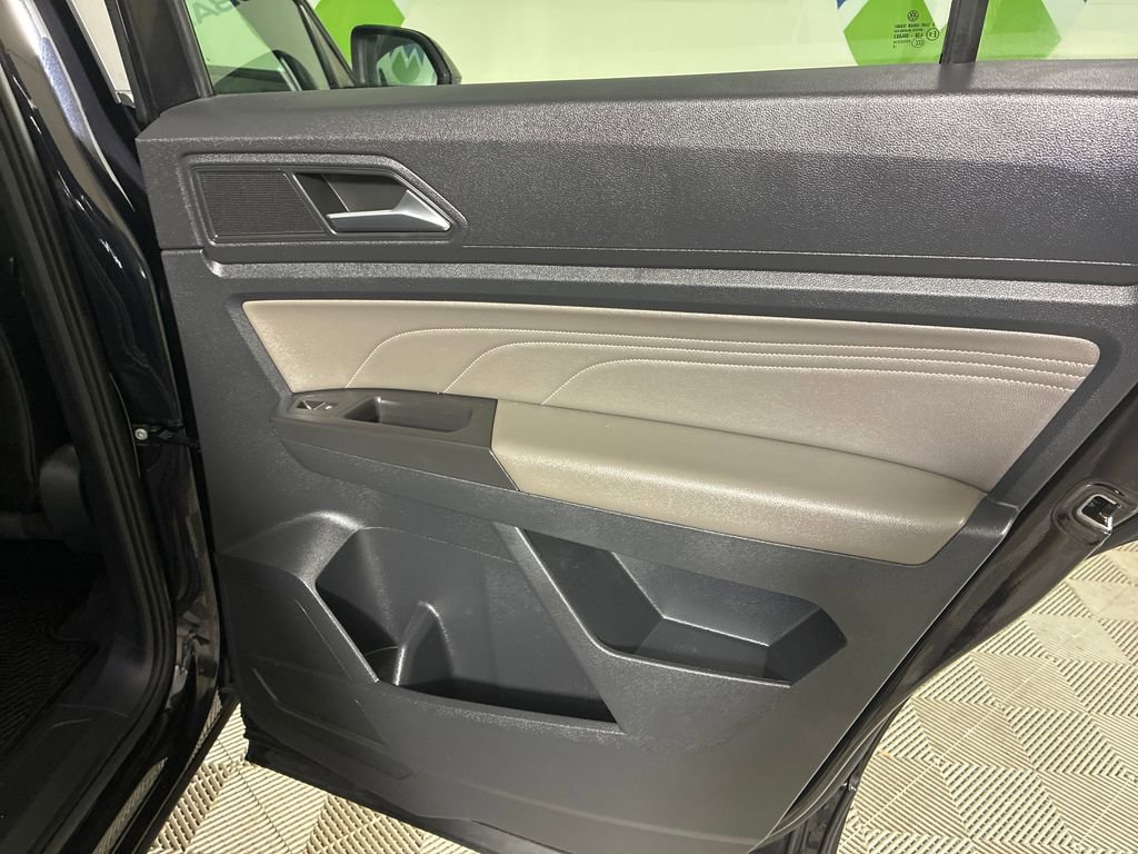 Used 2022 Volkswagen Atlas Cross Sport SE image 27