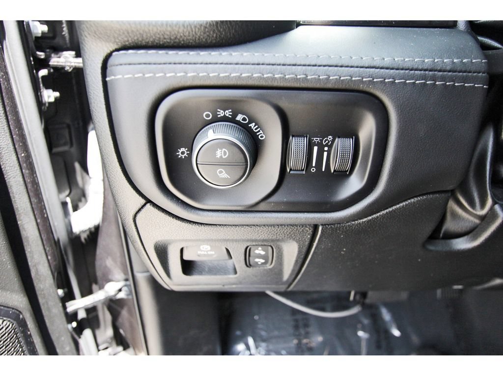 Used 2024 RAM 1500 Limited AWD/4WD image 21