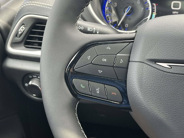 New 2027 Chrysler Pacifica Limited AWD/4WD image 20