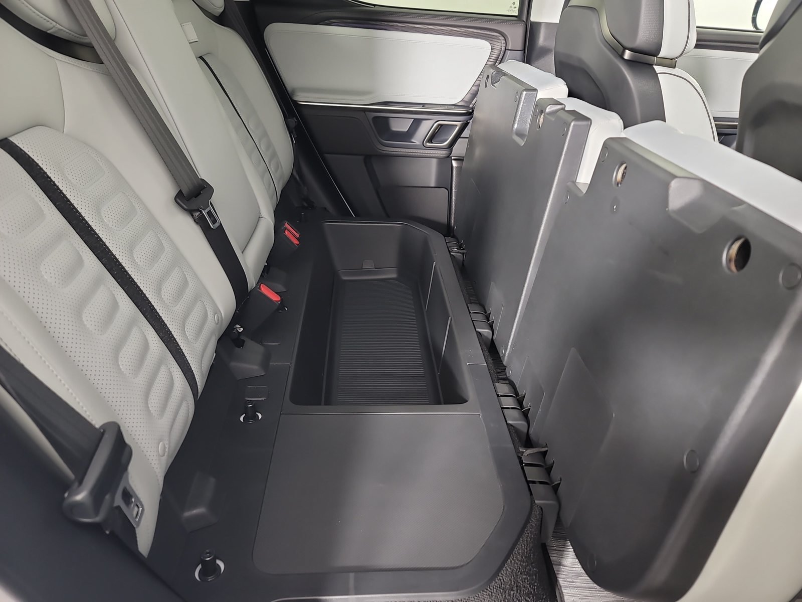 Used 2023 Rivian R1T Adventure Dual AWD/4WD image 24