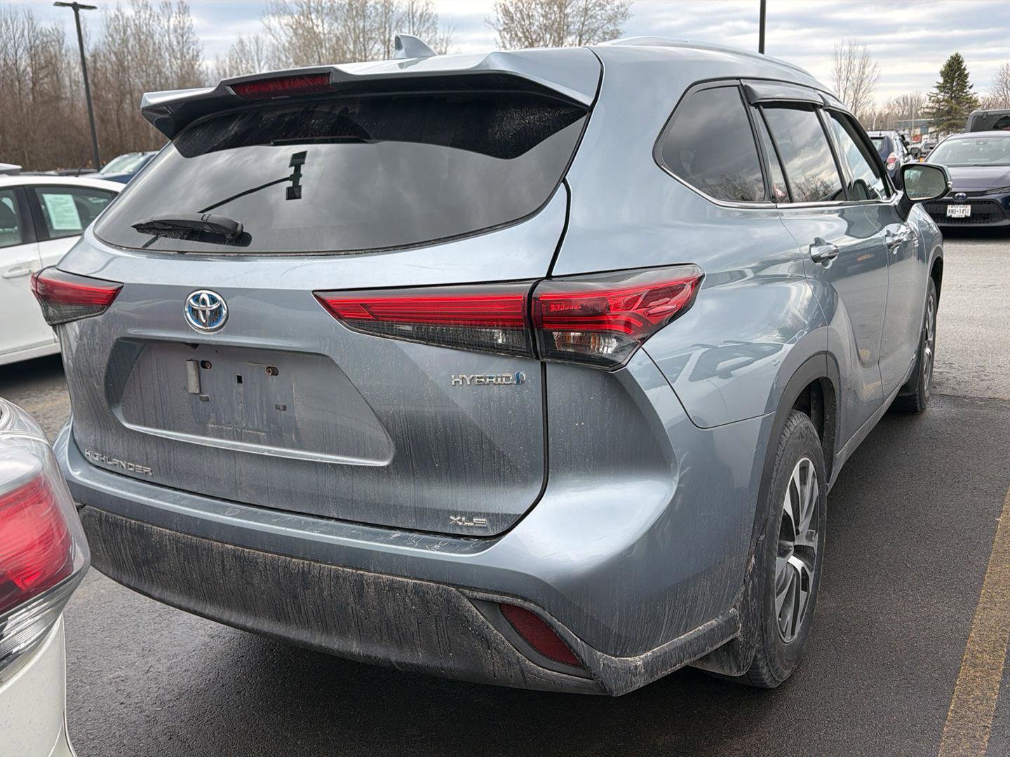 Used 2021 Toyota Highlander XLE AWD/4WD image 7