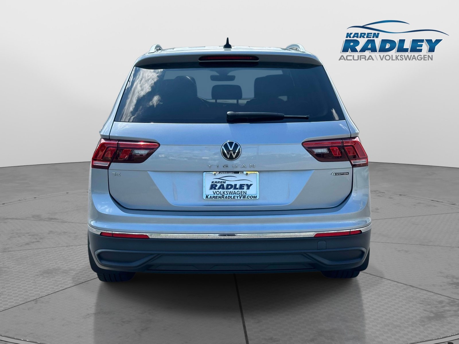 Certified 2023 Volkswagen Tiguan SE w/ Panoramic Sunroof Package AWD/4WD image 3