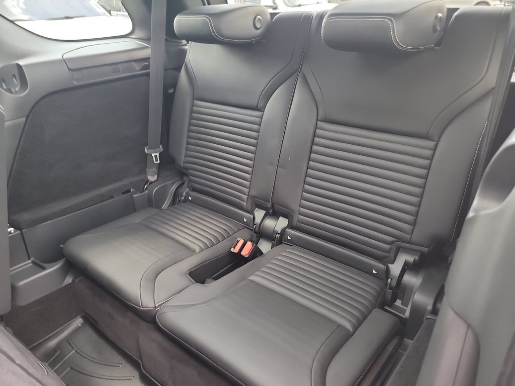 Used 2023 Land Rover Discovery S R-Dynamic AWD/4WD image 14