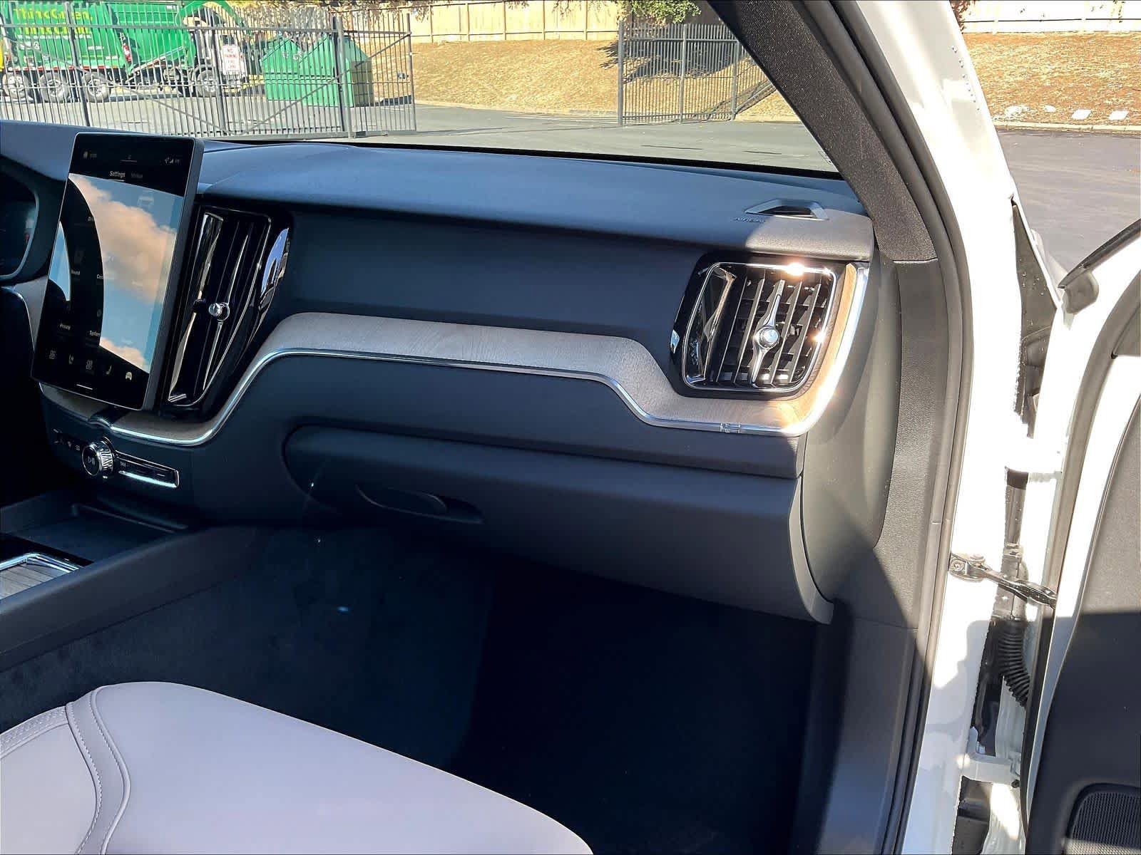 New 2026 Volvo XC60 B5 Plus w/ Protection Package Premier image 28