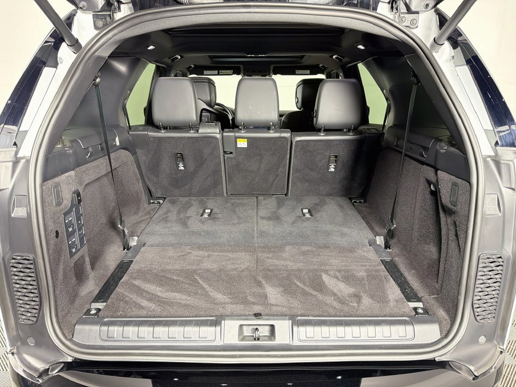 Certified 2025 Land Rover Discovery Dynamic SE AWD/4WD image 28