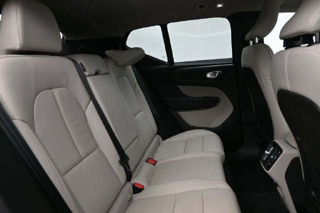 Used 2023 Volvo XC40 B5 Plus w/ Protection Package Premier AWD/4WD image 31