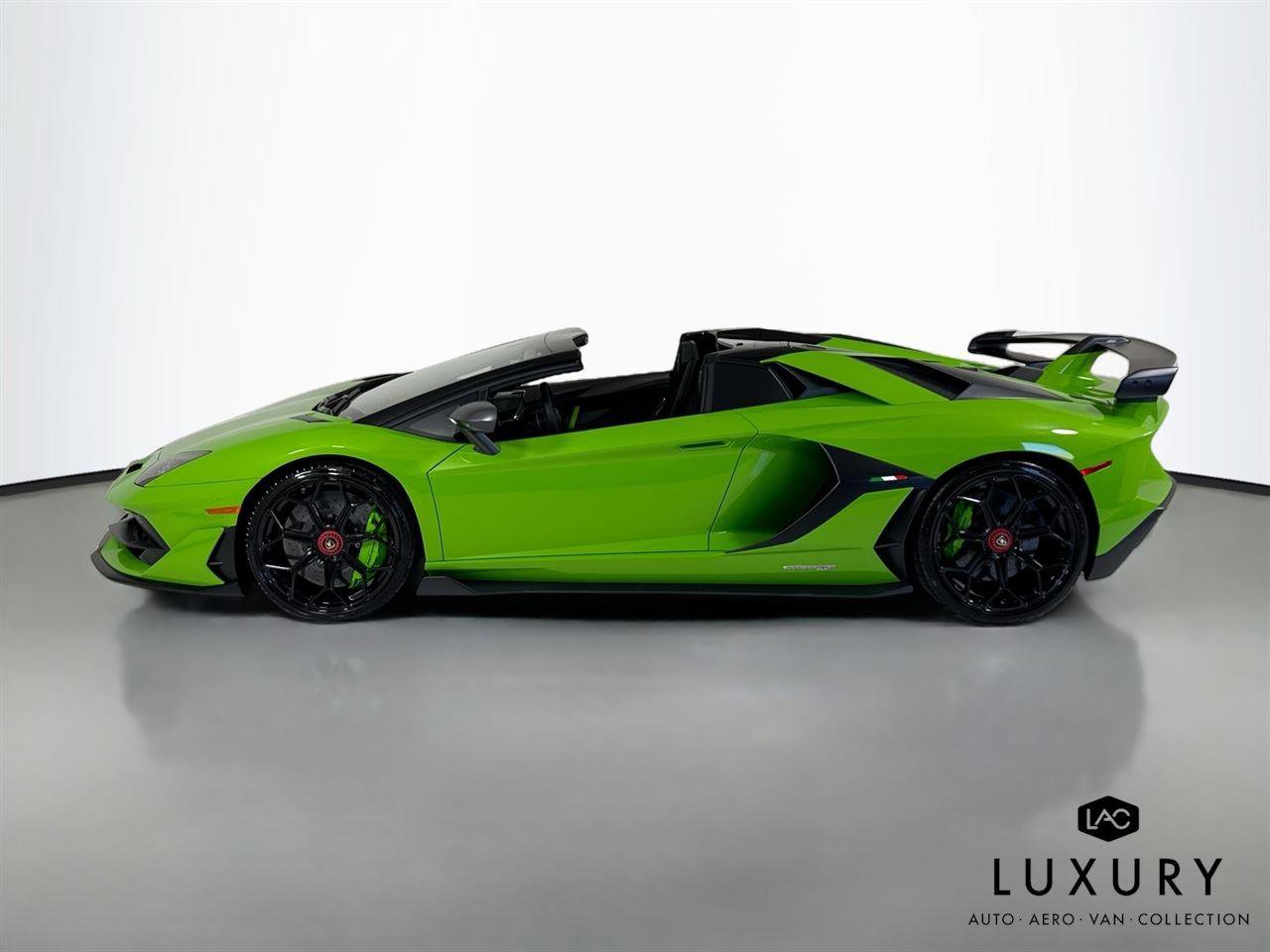 Used 2021 Lamborghini Aventador SVJ image 9