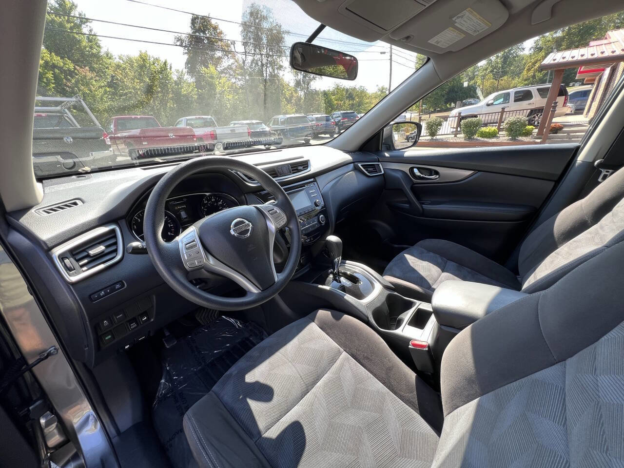 Used 2015 Nissan Rogue S image 12