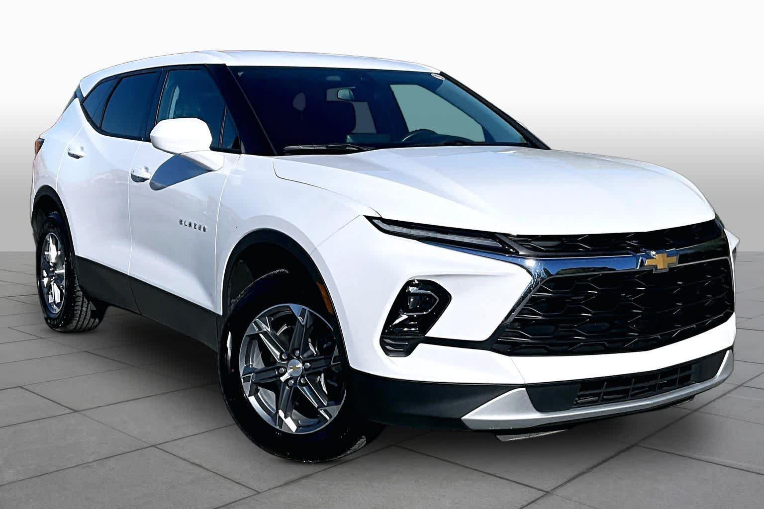 Used 2025 Chevrolet Blazer LT AWD/4WD image 2