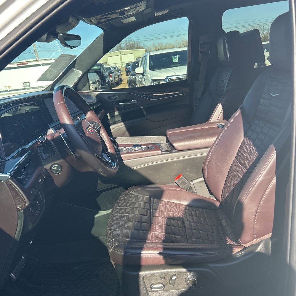 Used 2023 Cadillac Escalade ESV V image 10