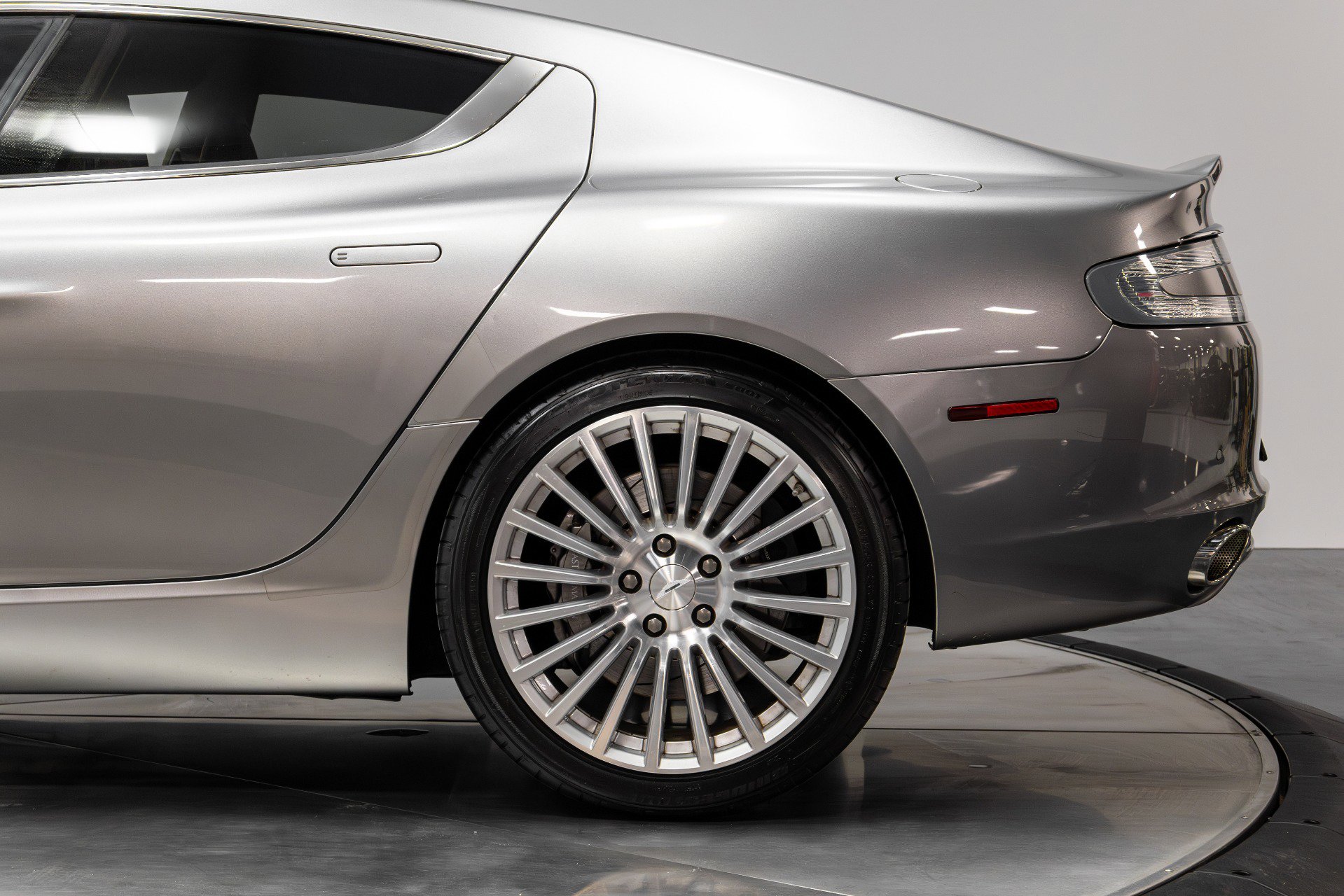 Used 2016 Aston Martin Rapide S image 38