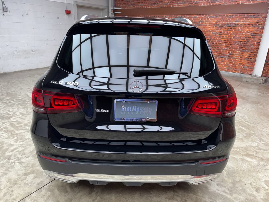 Used 2021 Mercedes-Benz GLC 300 4MATIC image 4