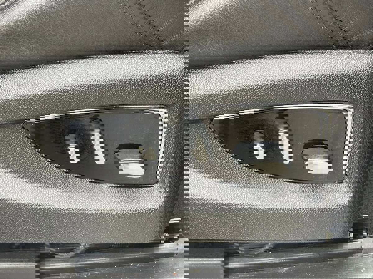 Used 2017 Cadillac Escalade ESV Luxury AWD/4WD image 27