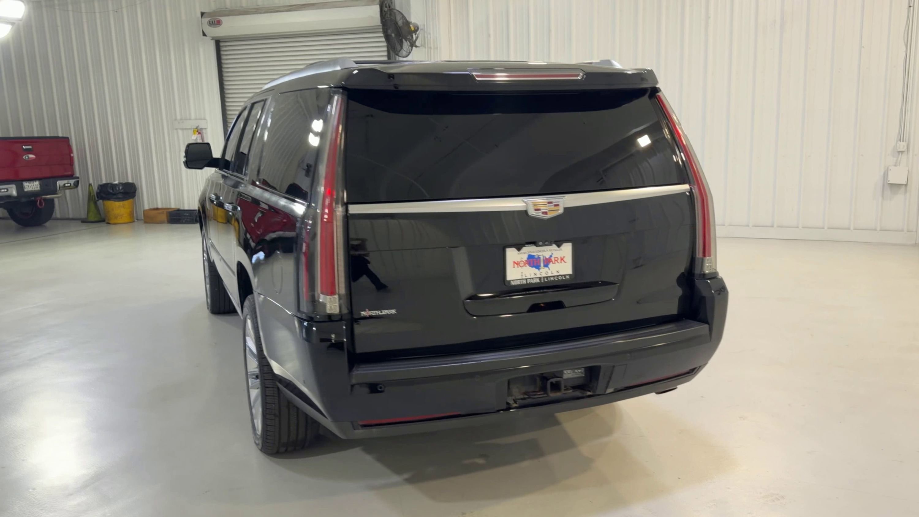 Used 2017 Cadillac Escalade ESV Platinum RWD image 8