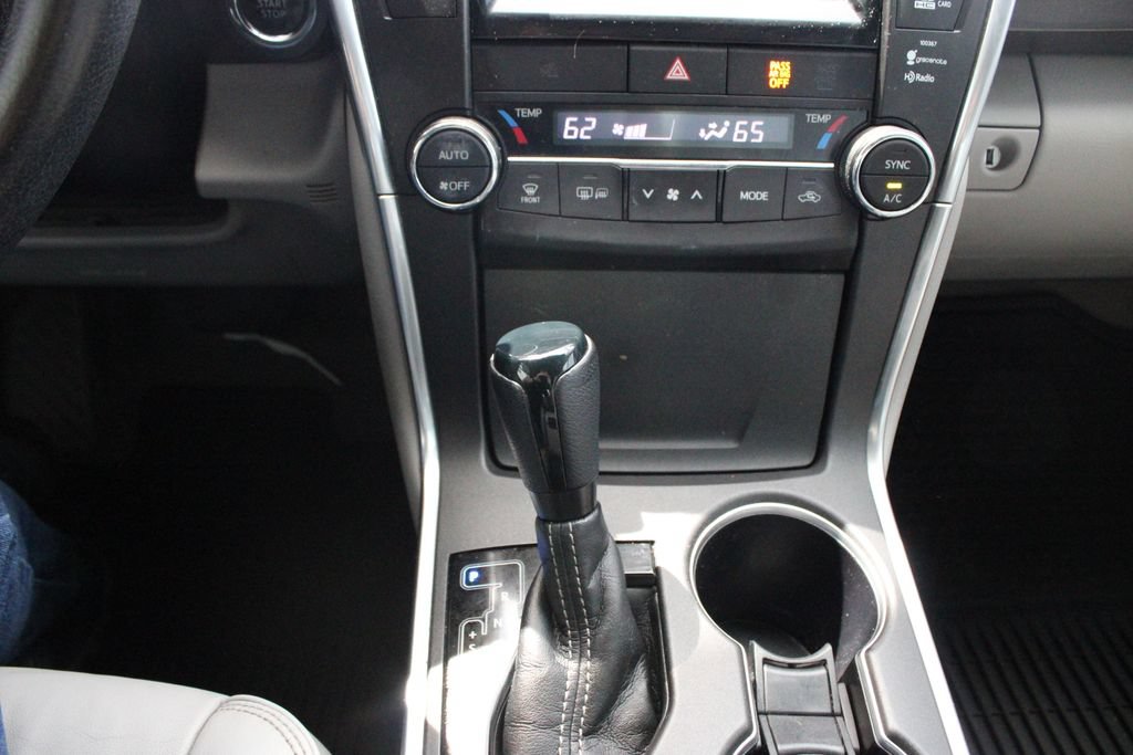 Used 2015 Toyota Camry XLE w/ Moonroof Package FWD image 40