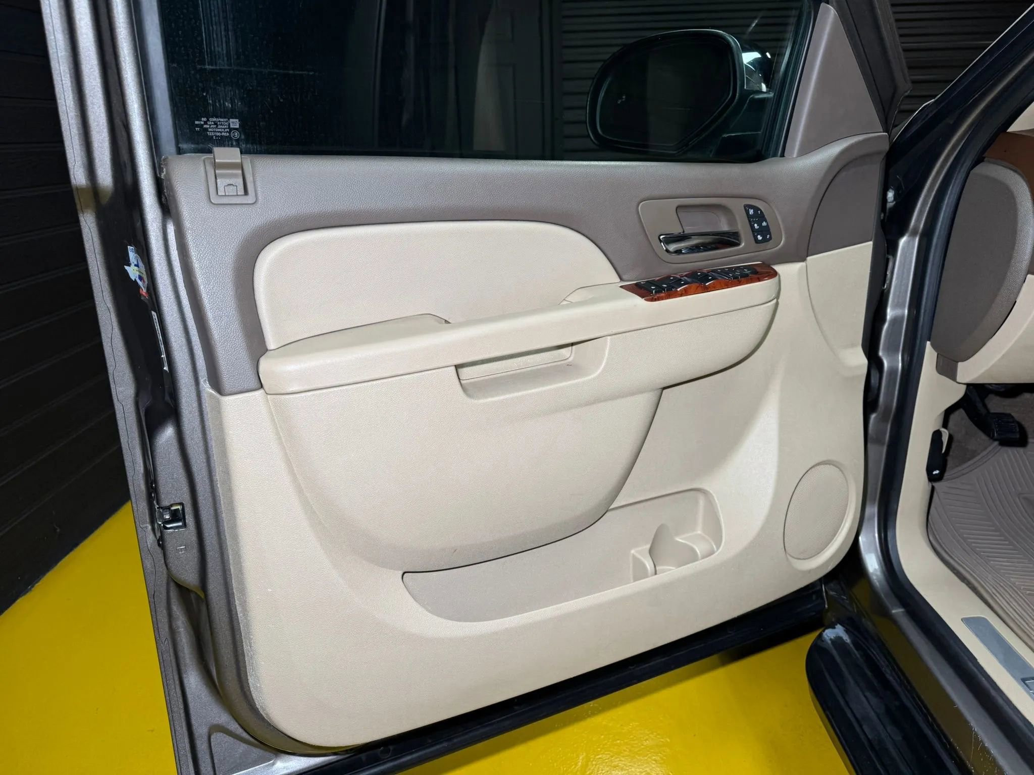 Used 2012 Chevrolet Suburban LTZ image 43