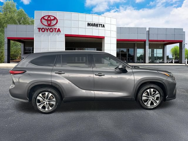 Certified 2021 Toyota Highlander XLE FWD image 30