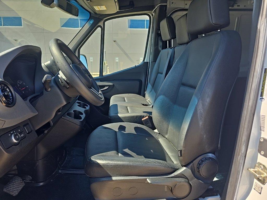 Used 2021 Mercedes-Benz Sprinter 1500 image 3
