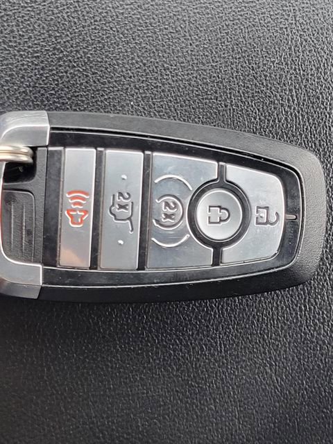 Used 2022 Ford Explorer XLT w/ Equipment Group 202A image 8