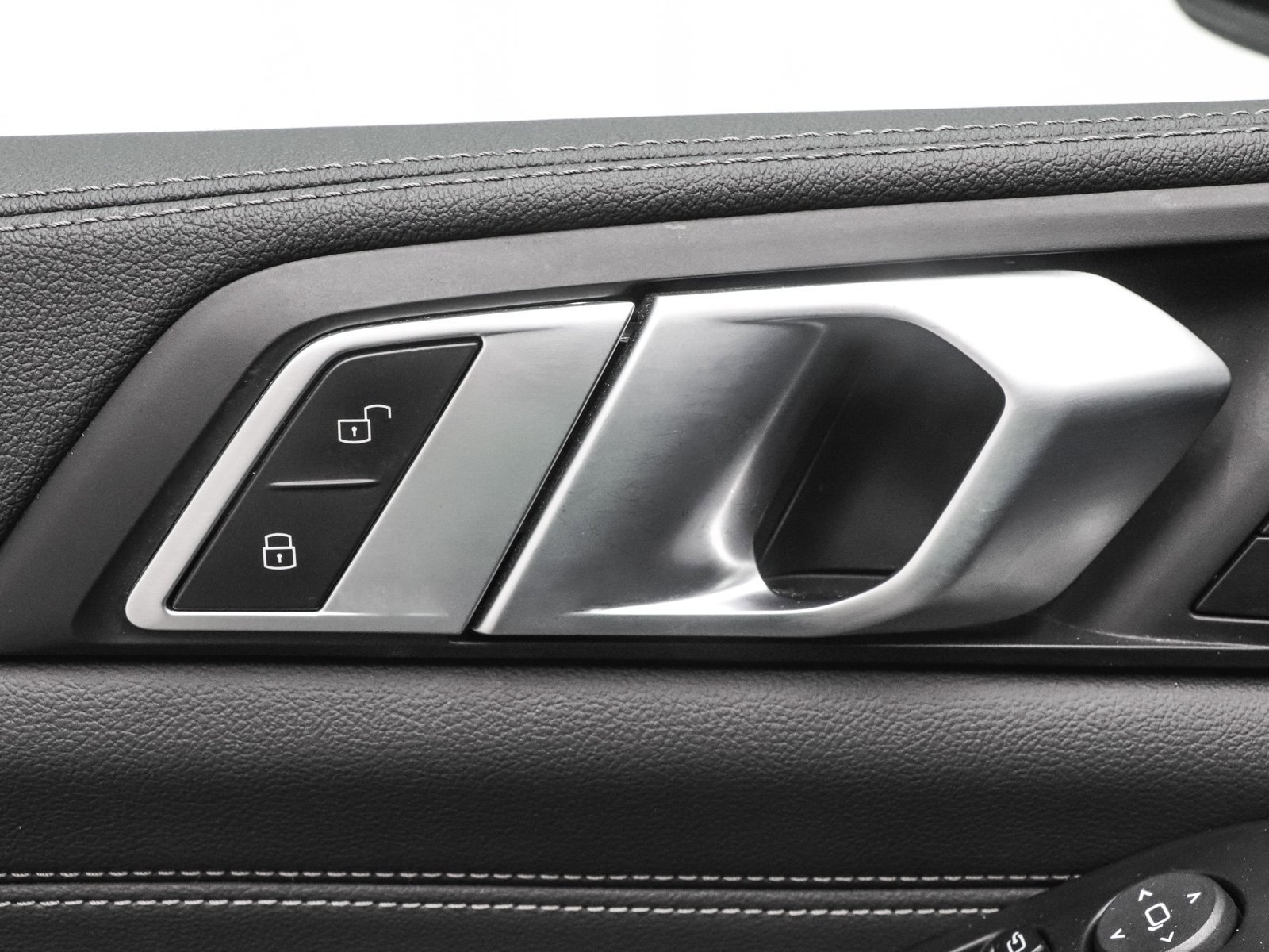 Used 2022 BMW X5 M50i w/ Executive Package image 13