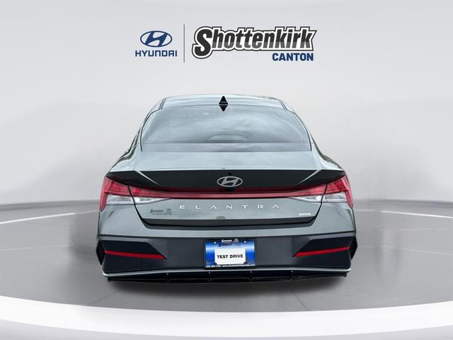 Used 2025 Hyundai Elantra Limited image 6