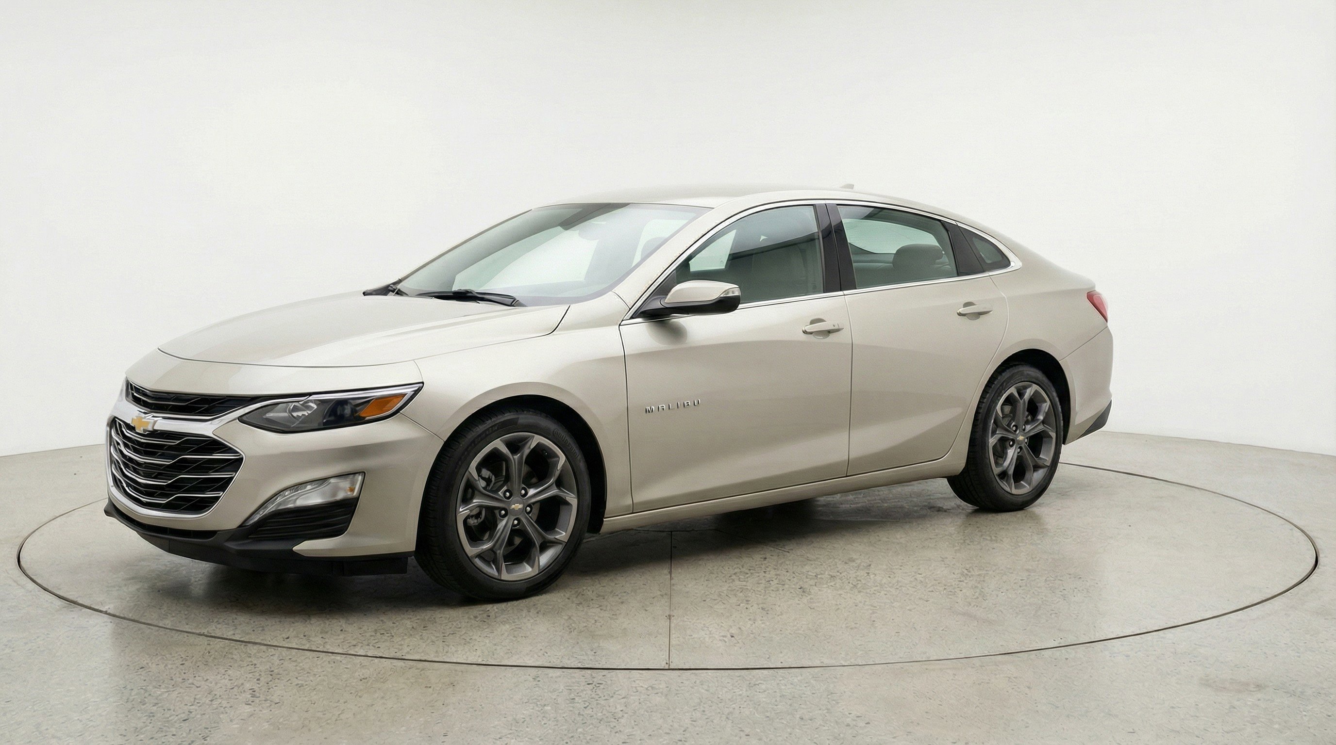 Used 2024 Chevrolet Malibu LT image 3