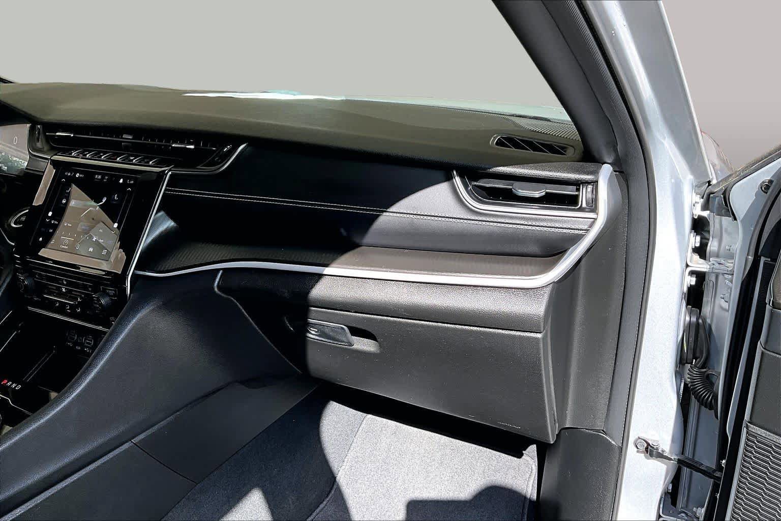 Used 2023 Jeep Grand Cherokee Altitude RWD image 19