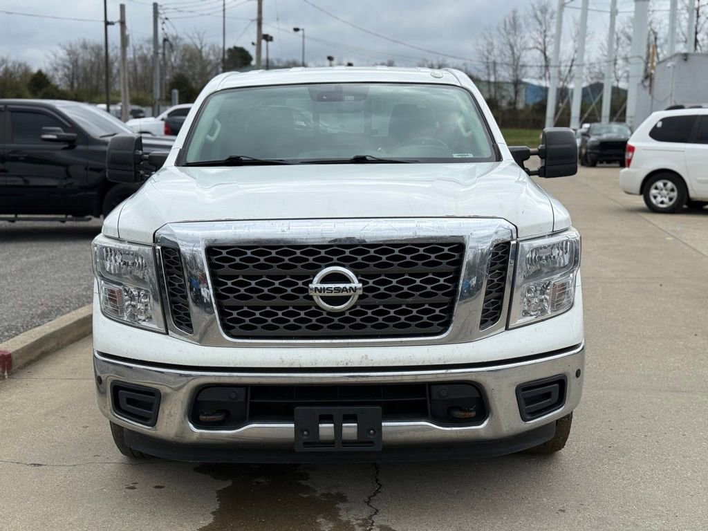 Used 2018 Nissan Titan SV w/ SV Convenience Package RWD image 3