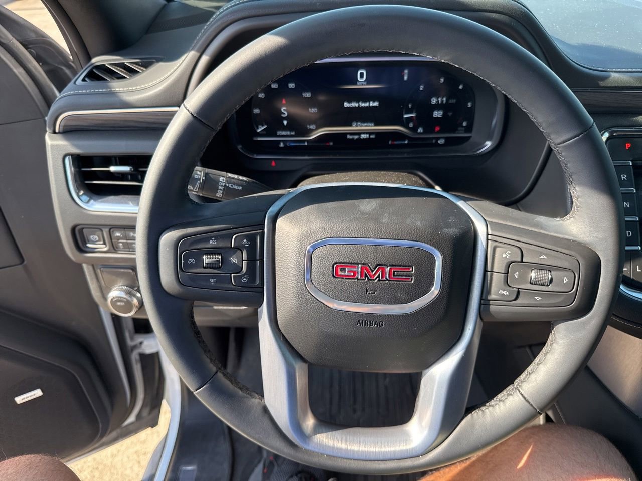 Used 2024 GMC Yukon XL SLT w/ SLT Luxury Package RWD image 21