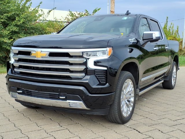 Used 2026 Chevrolet Silverado 1500 High Country w/ High Country Premium Package AWD/4WD image 2