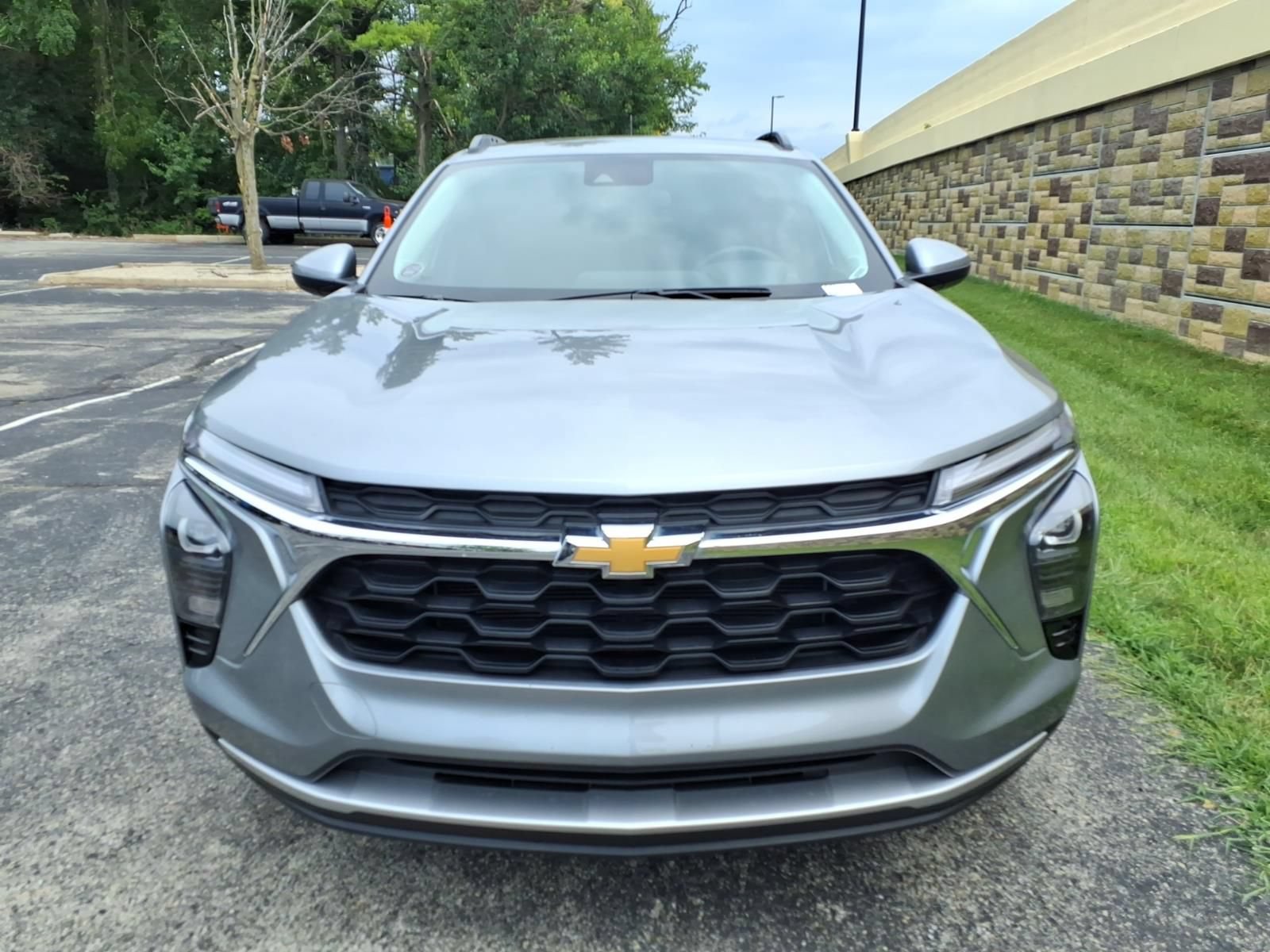 Used 2024 Chevrolet Trax LT w/ Driver Confidence Package FWD image 3