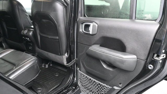 Used 2020 Jeep Gladiator Overland AWD/4WD image 13