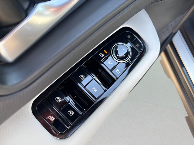 Certified 2023 Nissan Ariya FWD image 13