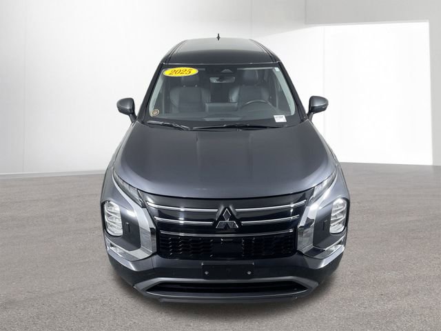 Used 2025 Mitsubishi Outlander SE image 45