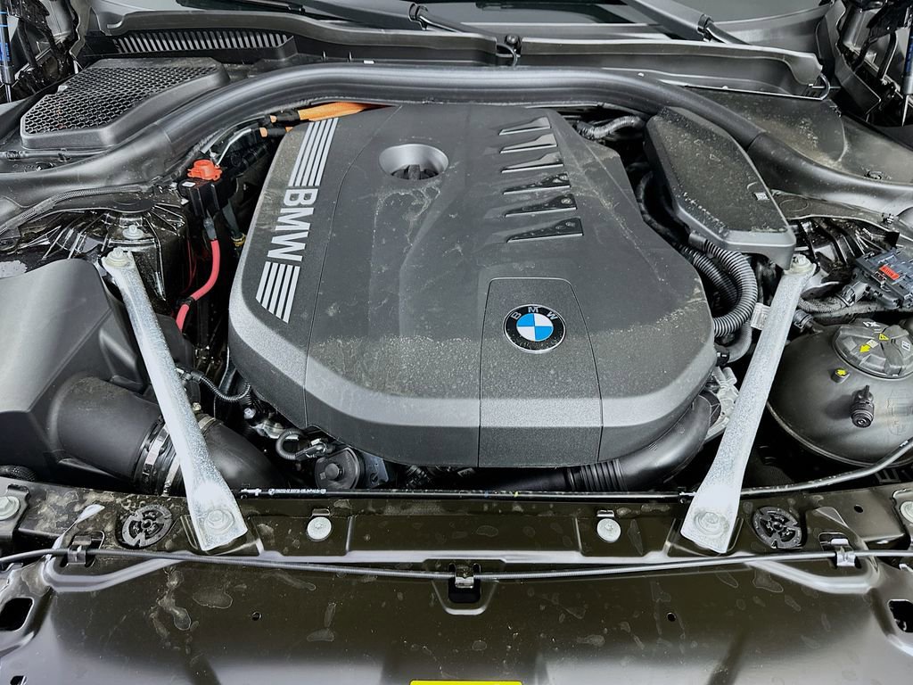 Used 2026 BMW 550e xDrive w/ Premium Package image 37