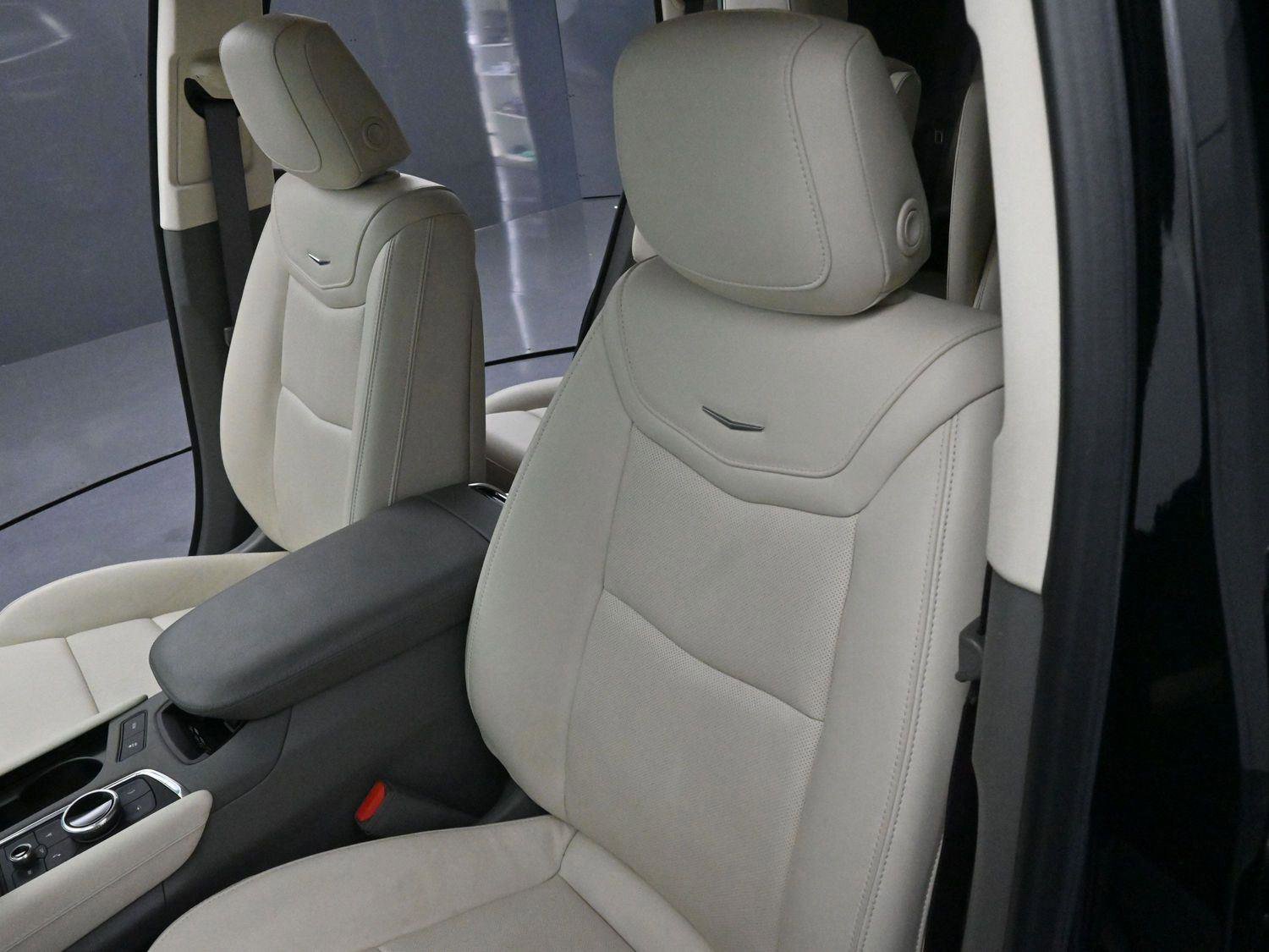 Certified 2024 Cadillac XT6 Premium Luxury image 16