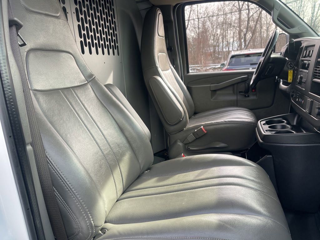 Used 2022 Chevrolet Express 3500 Extended w/ Driver Convenience Package image 15